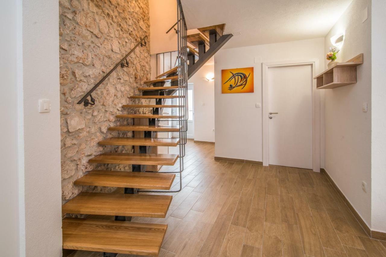 Apartments Tara Vrbnik Exterior photo